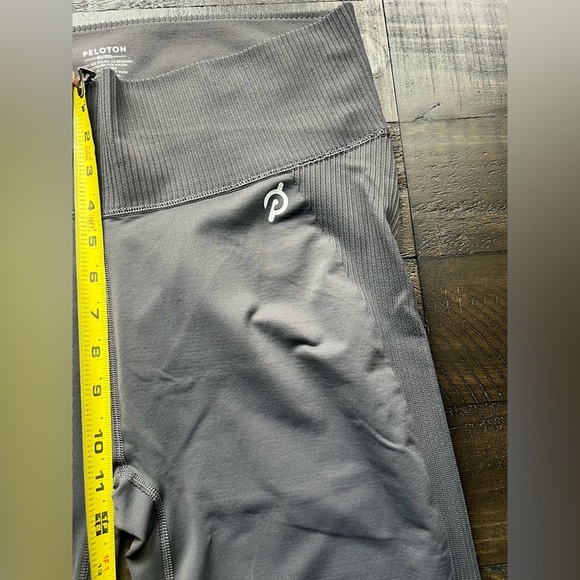 Peloton Gray Leggings, Ribbed Detailing, Butt Scrunch, Size XL/XXL - Picture 8 of 8